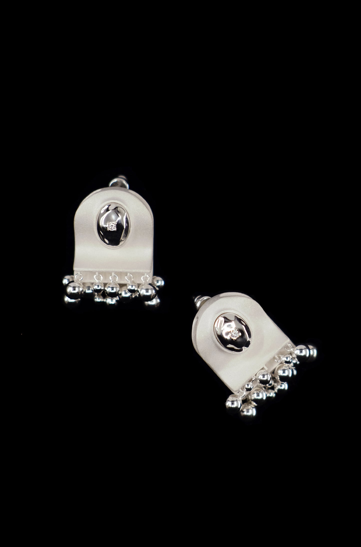 Pupil 004 . EARRING