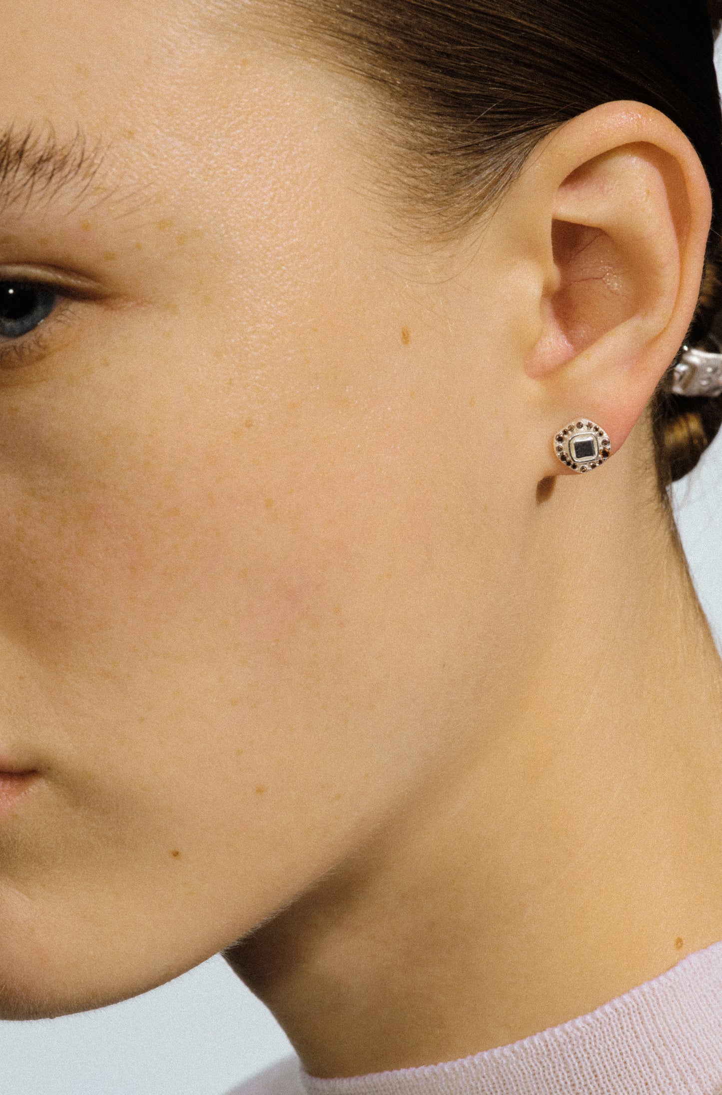 Gone with the Wind . Gravel Quicksand Earstud